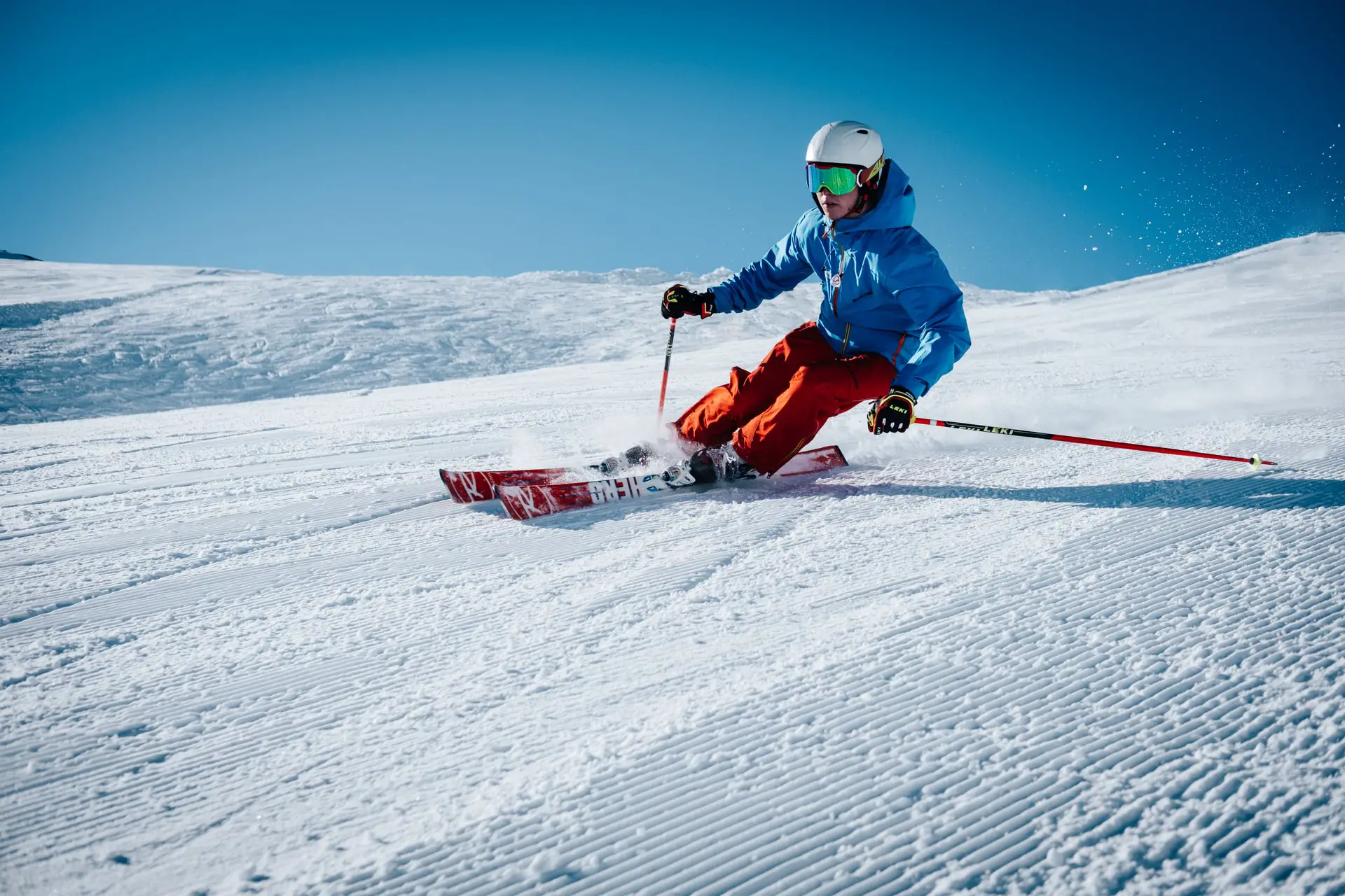 Beim Skifahren werden hauptsächlich Muskeln der unteren Körperhälfte benutzt