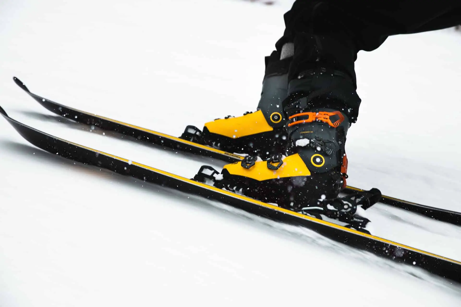 Skischuhe halten ungefähr 50 bis 200 Skitage