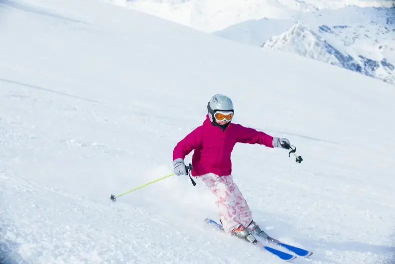 Kinder können ab 4 oder 5 Jahren das Skifahren lernen